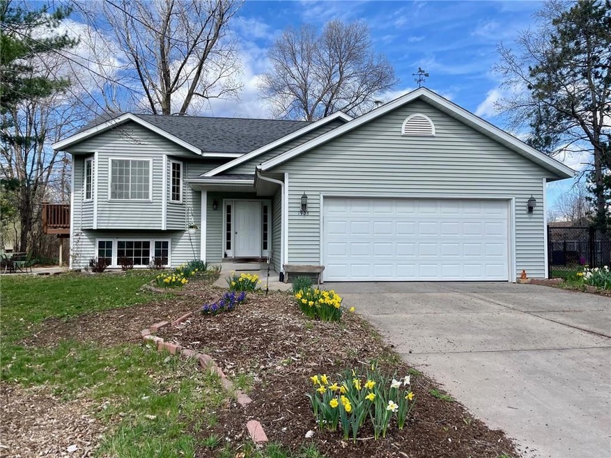 1905 3rd Ave NE, Menomonie, WI 54751 - photo 1