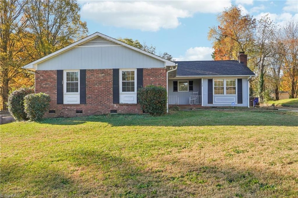 112 Lorelei Ct, Winston Salem, NC 27103 - photo 1