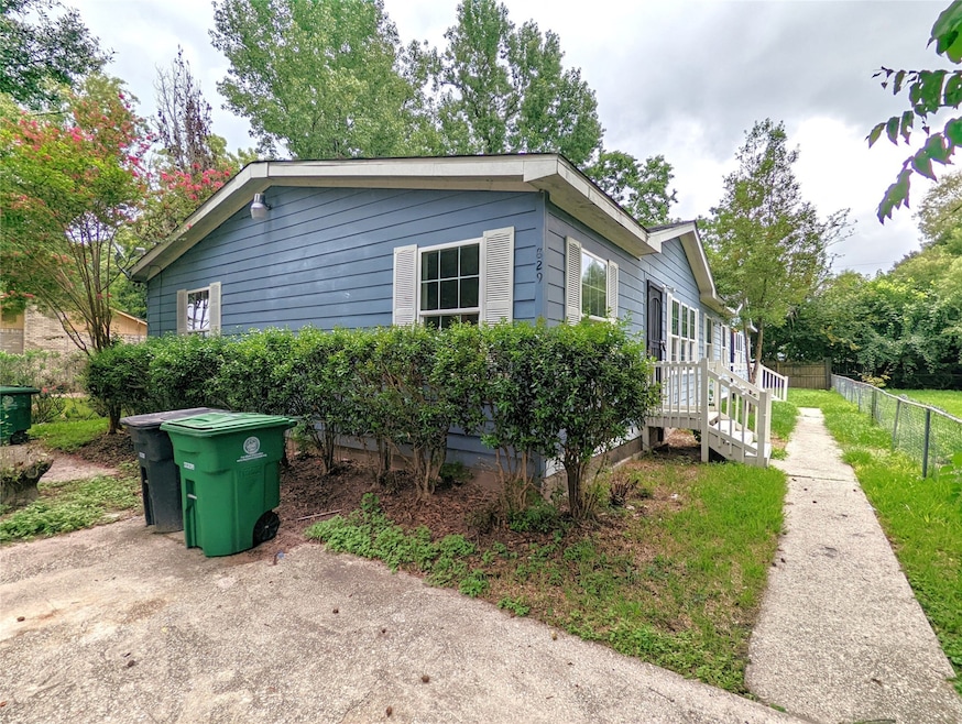 829 Marjorie St unit B, Houston, TX 77088 - photo 1