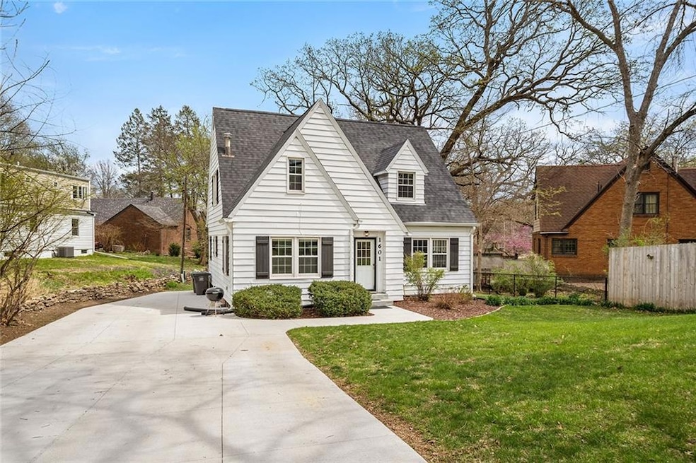 1601 41st St, Des Moines, IA 50310 - photo 1