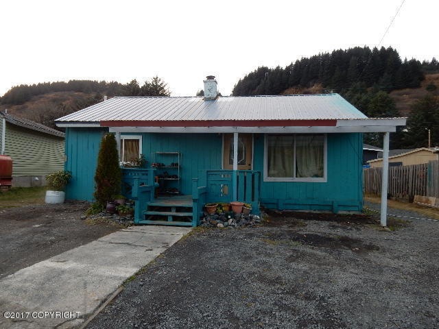 617 Hemlock St, Kodiak, AK 99615 - photo 1