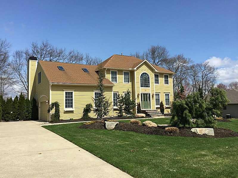 22 Raven Cir, Cranston, RI 02921 - photo 1