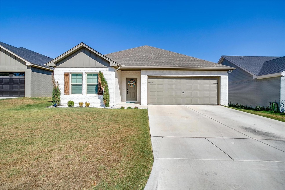 1410 Lexington St, Weatherford, TX 76086 - photo 1