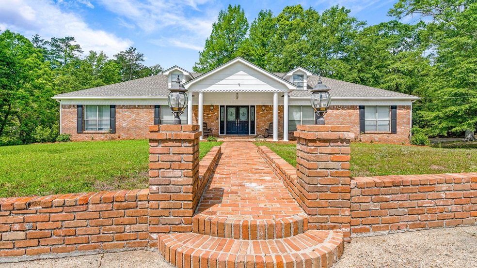 725 Hillcrest Loop