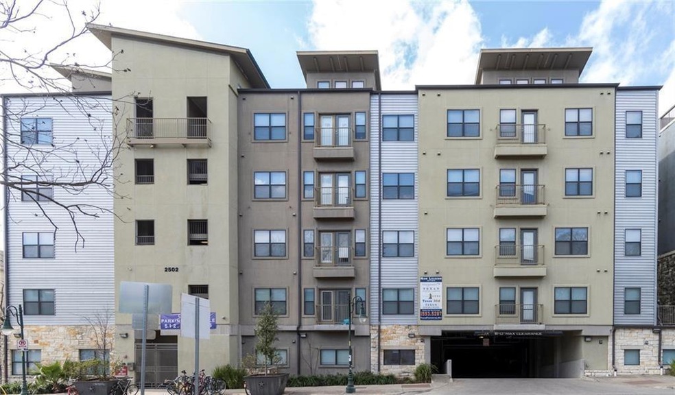 View of apartment building / complex