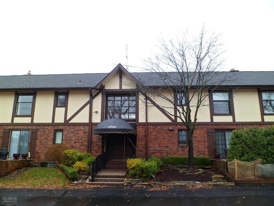 1780 Vernier Rd unit 4, Grosse Pointe Woods, MI 48236 - photo 1