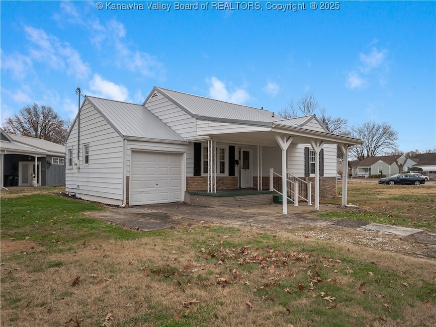 2039 Benedict Cir, Saint Albans, WV 25177 - photo 1