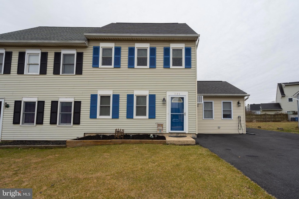 221 S 5th St, Womelsdorf, PA 19567 - photo 1