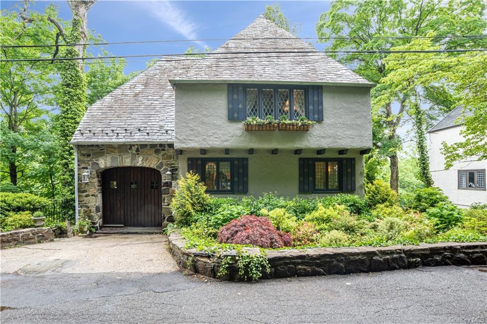 24 Sherwood Place, Scarsdale, NY 10583 - photo 1