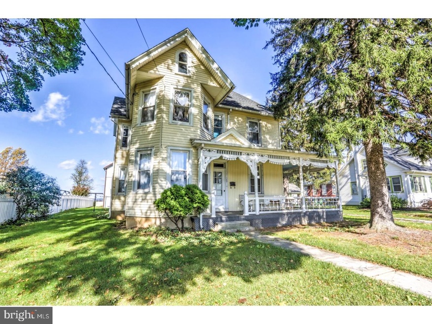 163 E Main St, Leola, PA 17540 - photo 1