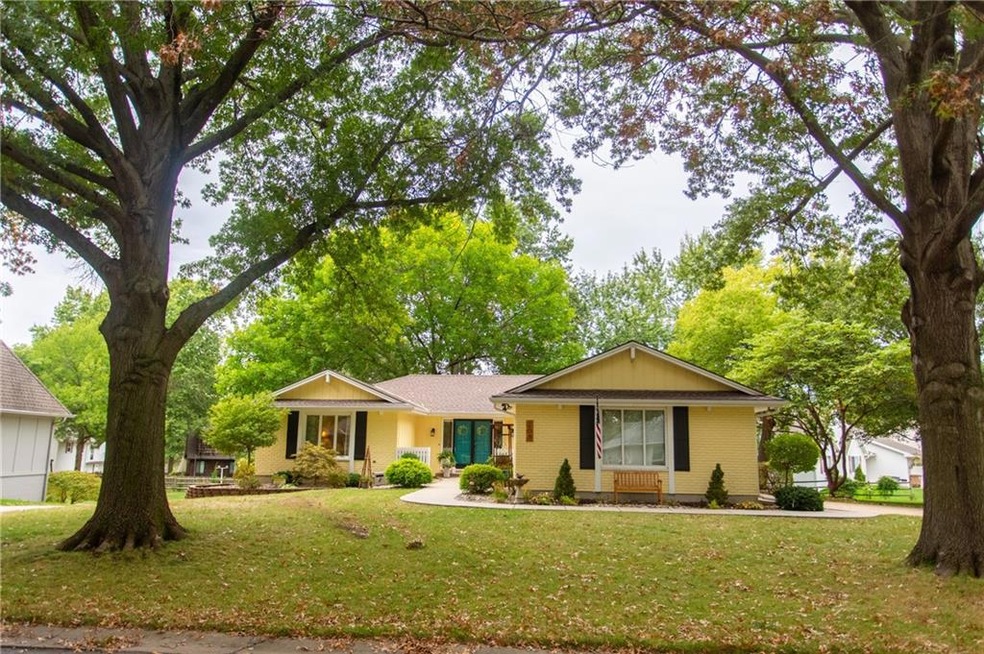 200 Johnston Dr, Raymore, MO 64083 - photo 1