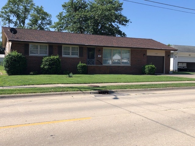 1101 W Saint Anthony Ave, Effingham, IL 62401 - photo 1