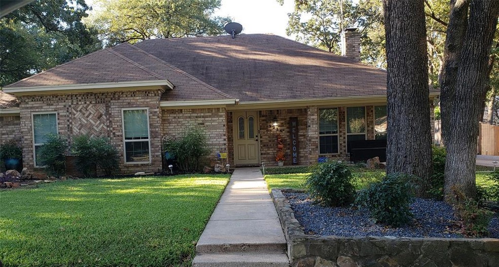 1216 Donna Ln, Bedford, TX 76022 - photo 1