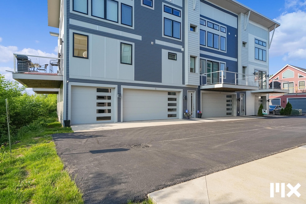 627 Fairview Ave NE unit 2, Grand Rapids, MI 49503 - photo 1