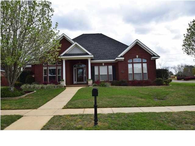 Front view (great curb-appeal)