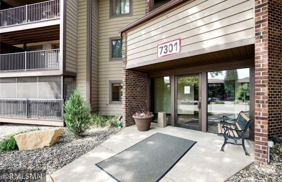 7301 W 101st St unit 312, Bloomington, MN 55438 - photo 1