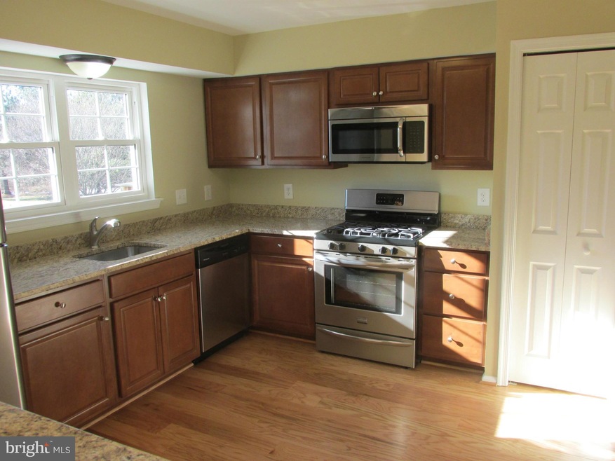 13470 Foxlease Ct, Herndon, VA 20171 - photo 1