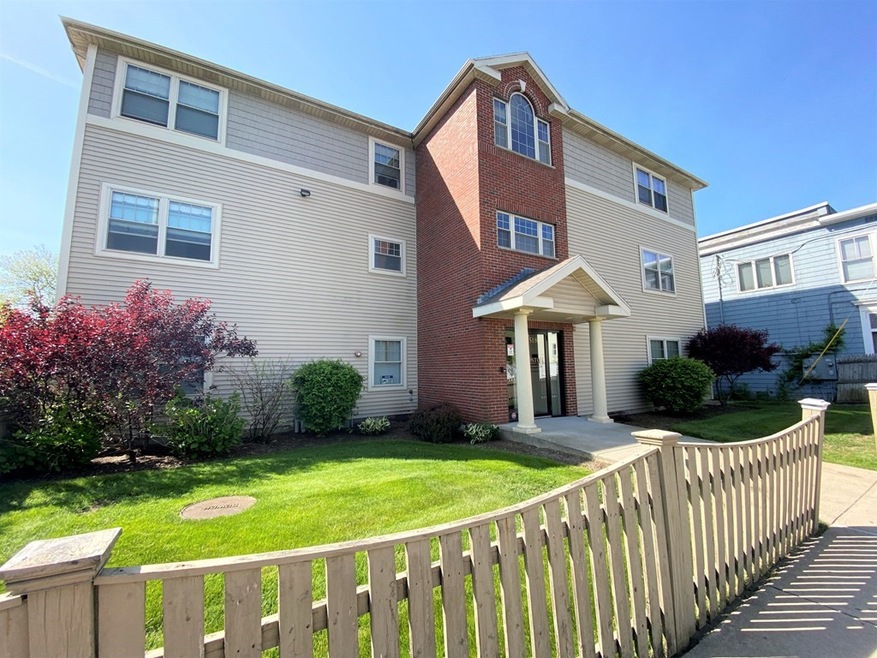 518 Boston St unit 204, Lynn, MA 01905 - photo 1