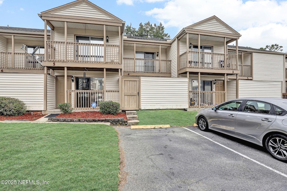 2300 Twelve Oaks Dr unit B4, Orange Park, FL 32065 - photo 1