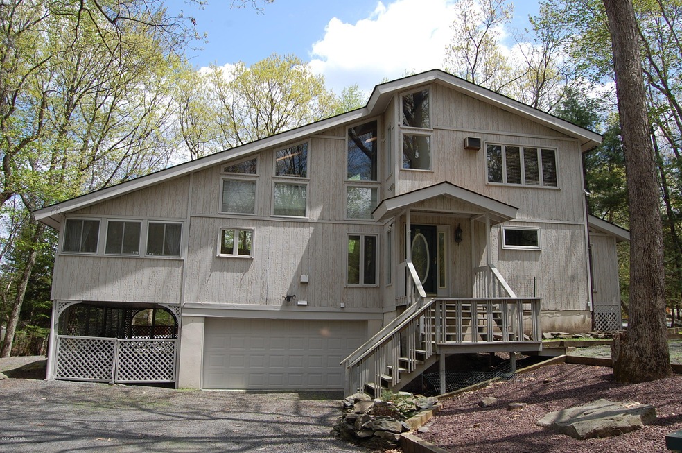 131 Broadmoor Dr, Hawley, PA 18428 - photo 1