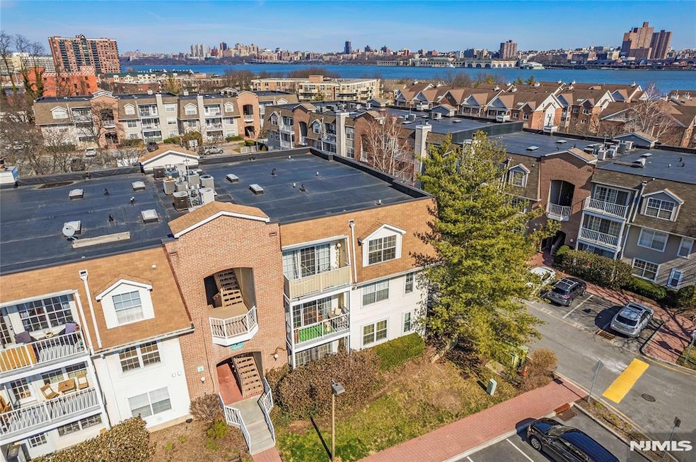 100 Crown Ct unit 482, Edgewater, NJ 07020 - photo 1