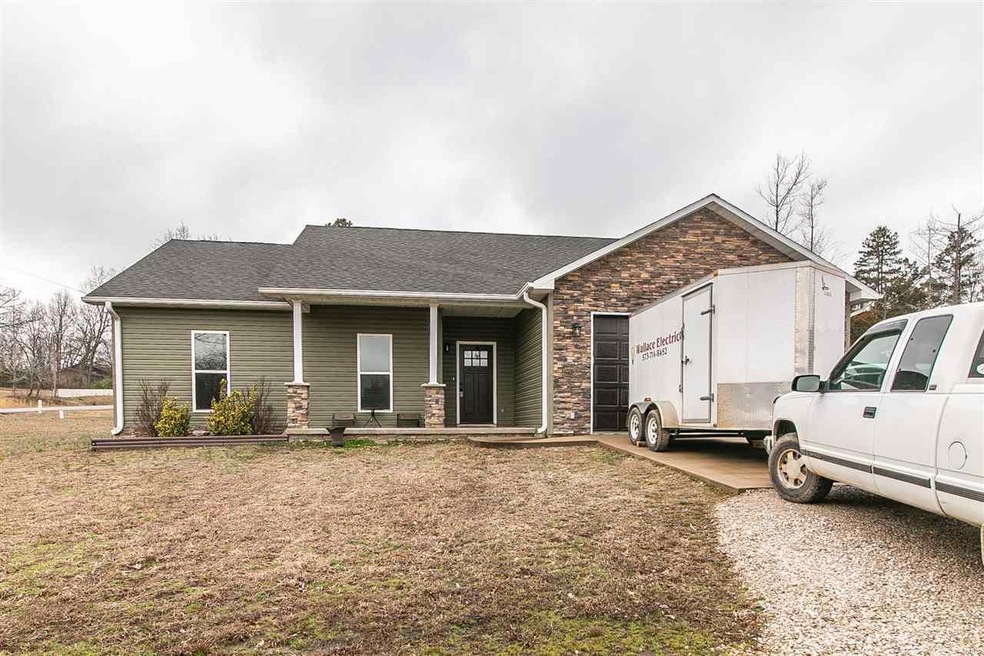 221 Crooked Pine Ln, Poplar Bluff, MO 63901 - photo 1