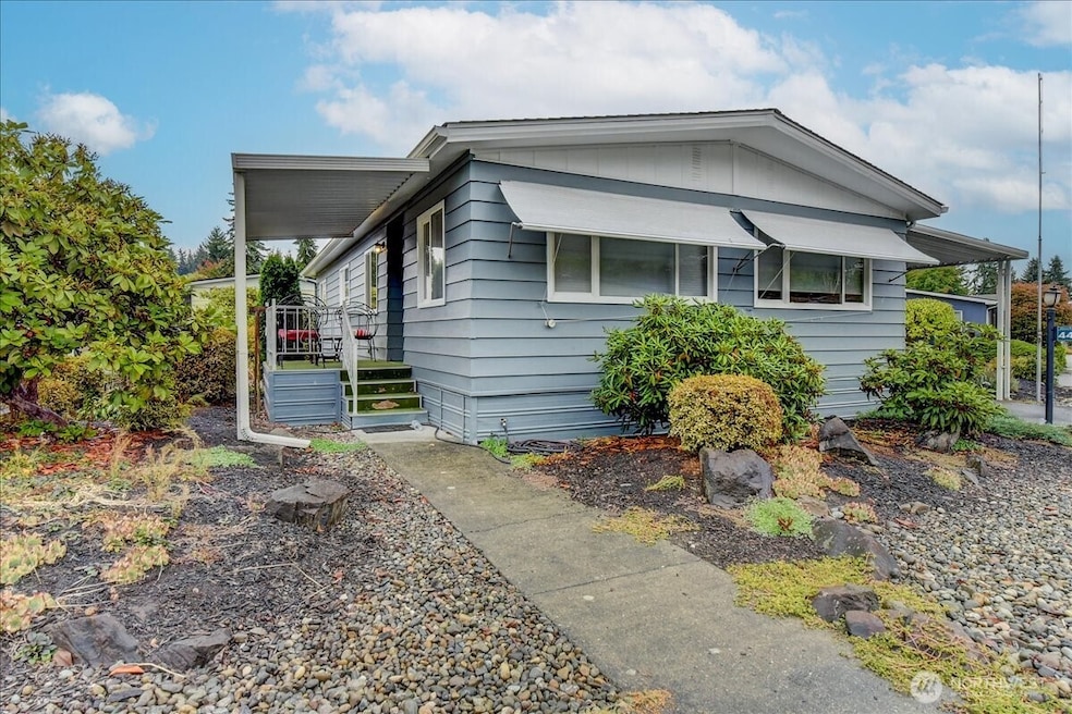 Welcome to the Pointe at Lockwood! Great location and a very nice home!