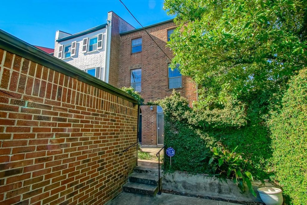 Three story townhouse