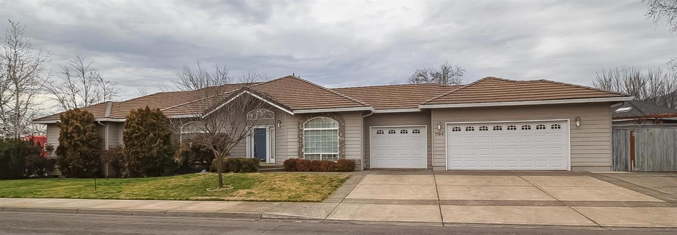 1194 Riverrock Way, Medford, OR 97504 - photo 1