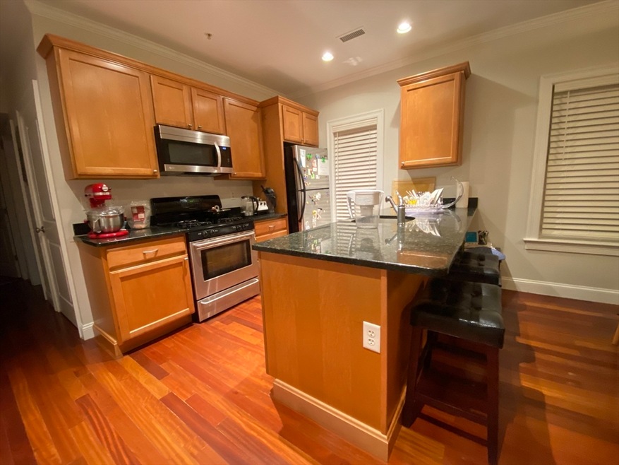 35 Magnolia St unit 4, Arlington, MA 02474 - photo 1