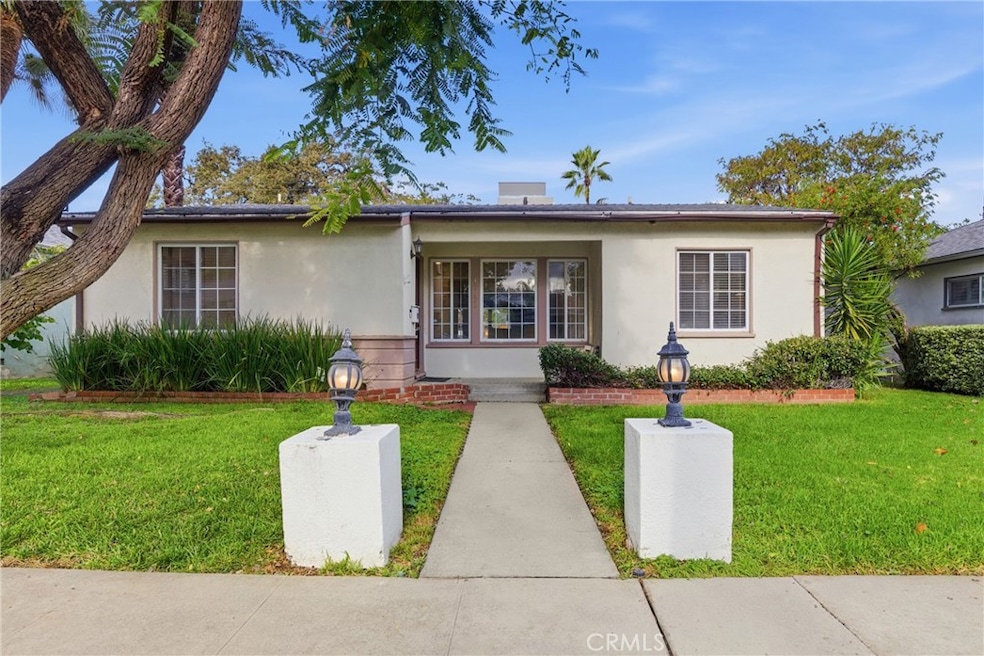 16753 Magnolia Blvd, Encino, CA 91436 - photo 1