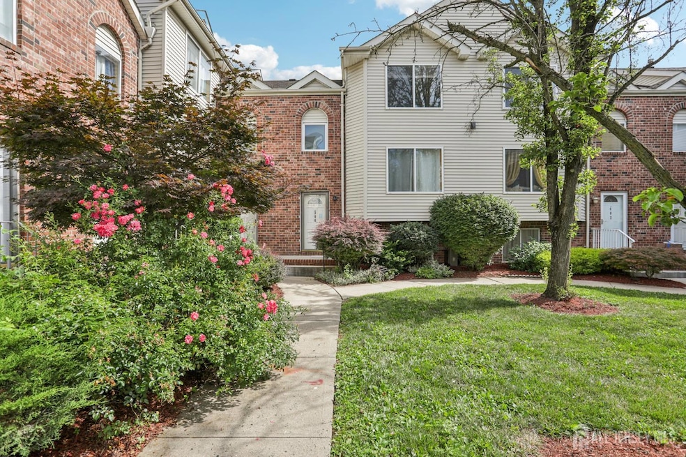 306 Holly Dr unit 306, Perth Amboy, NJ 08861 - photo 1