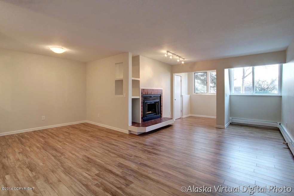 Living and dining area 1