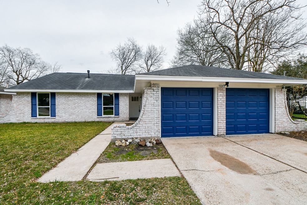 6443 Oaknut Dr, Houston, TX 77088 - photo 1