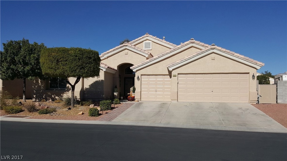 Desirable single story home with 2nd en-suite mast