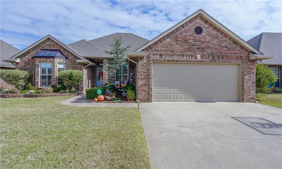 1112 Kelsi Dr, Moore, OK 73160 - photo 1