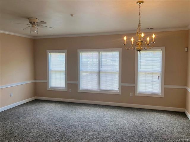 Welcome Home! Living Room/Dining combo with view o