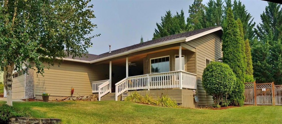 1114 NW Cooke Ave, Grants Pass, OR 97526 - photo 1