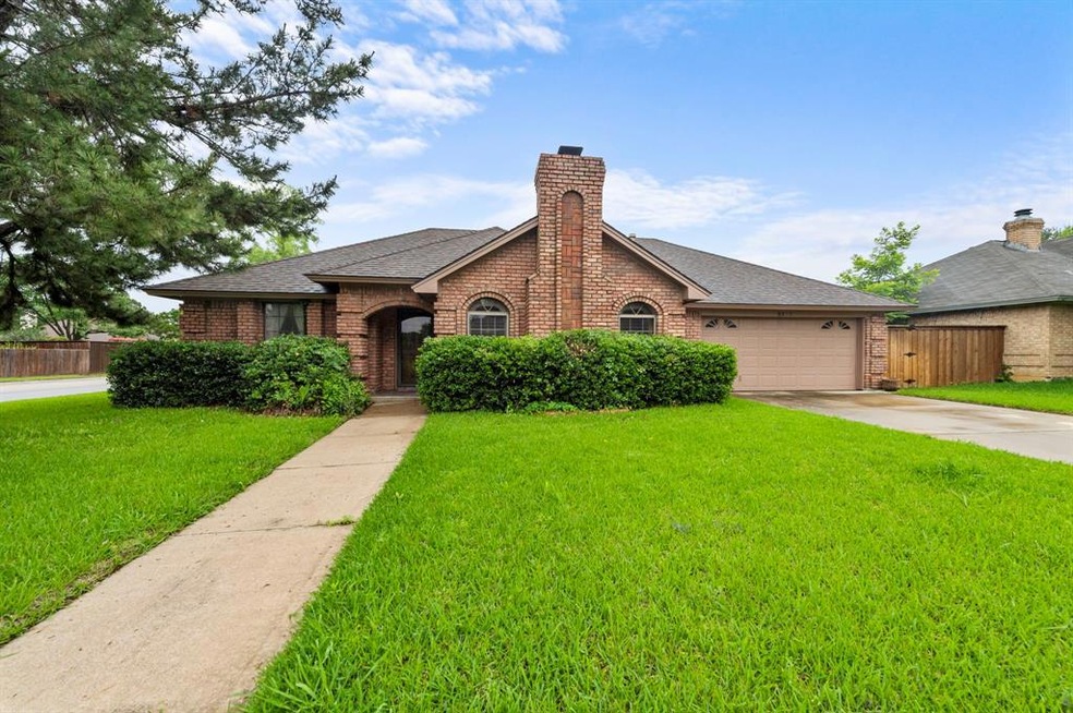 2516 Dartmouth Ct, Bedford, TX 76022 - photo 1