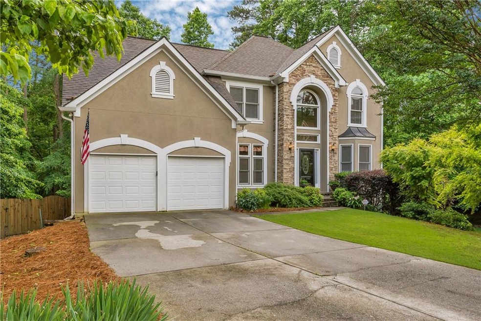 Welcome Home! 5 Bed 3 Bath Home