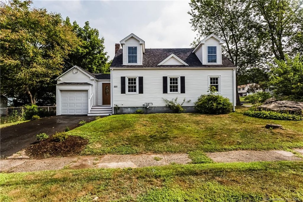 221 E Pasadena Place, Bridgeport, CT 06610 - photo 1