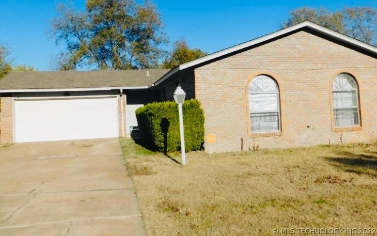 FRONT OF THE PROPERTY