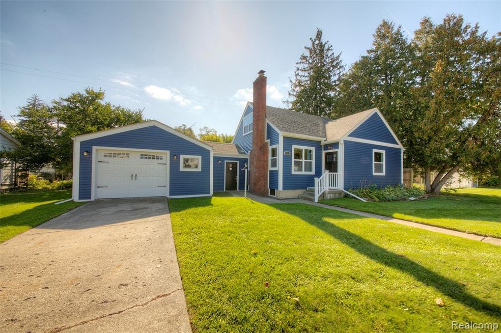 2402 Hills St, Flint, MI 48503 - photo 1