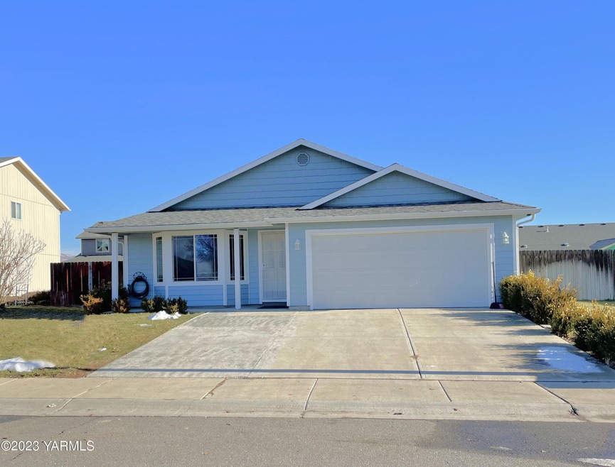 113 S Chinook St, Moxee, WA 98936 - photo 1