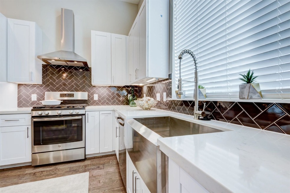 920 Thornton Rd unit D, Houston, TX 77018 - photo 1