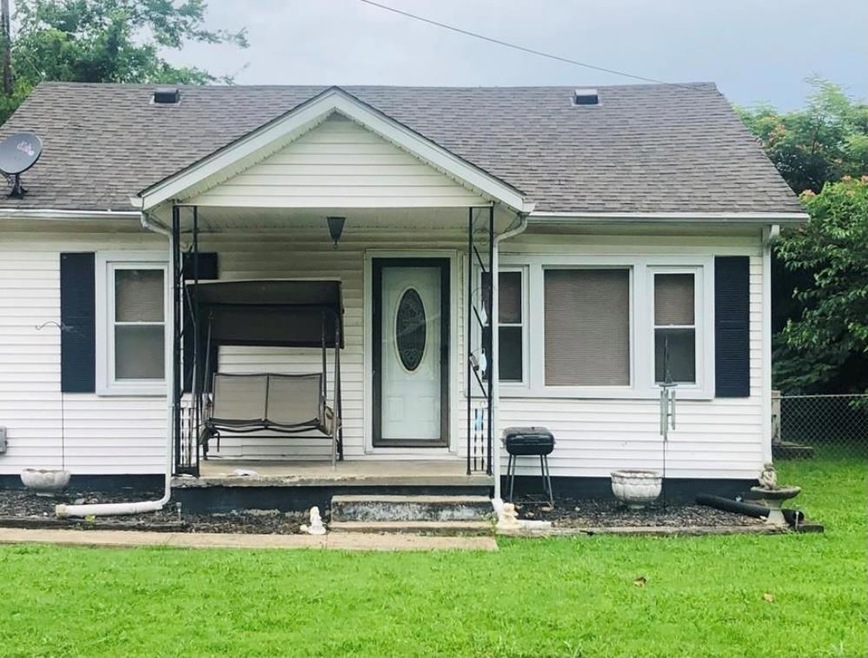 504 Sanderson Dr, Hopkinsville, KY 42240 - photo 1