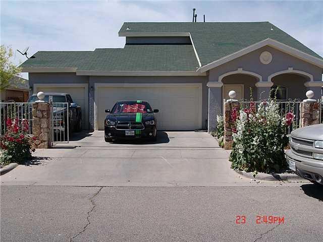 14025 Lago Seco Dr, Horizon City, TX 79928 - photo 1