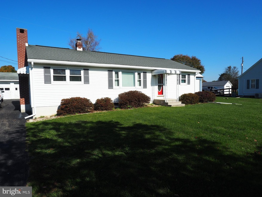 623 Penn Dr, Tamaqua, PA 18252 - photo 1