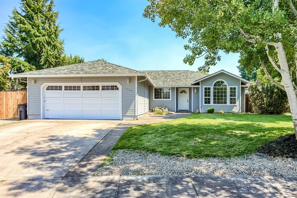 1384 Brook Ct, Medford, OR 97504 - photo 1