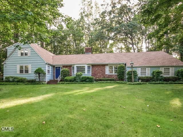 5 Stoneleigh Rd, Trumbull, CT 06611 - photo 1